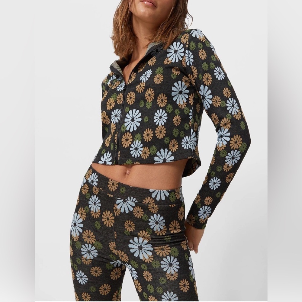 Stradivarius Black Floral Crop Top - sz Medium